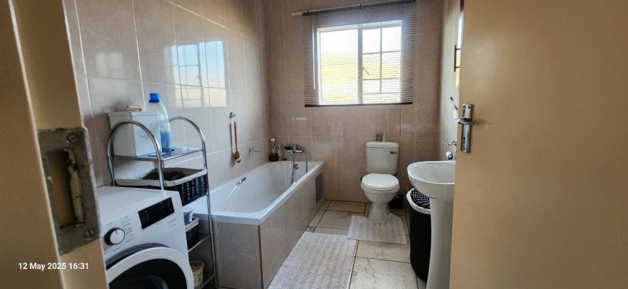 3 Bedroom Property for Sale in Waterval East North West